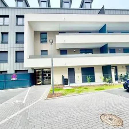 Down-town I Private Parking I Bright