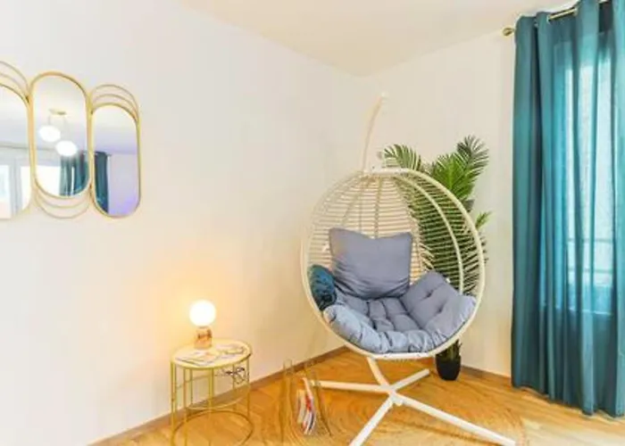 Down-town I Private Parking I Bright 科尔马