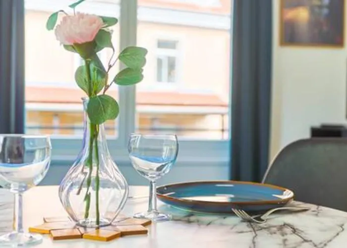 Down-town I Private Parking I Bright