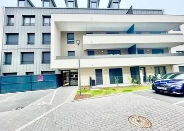 Down-town I Private Parking I Bright